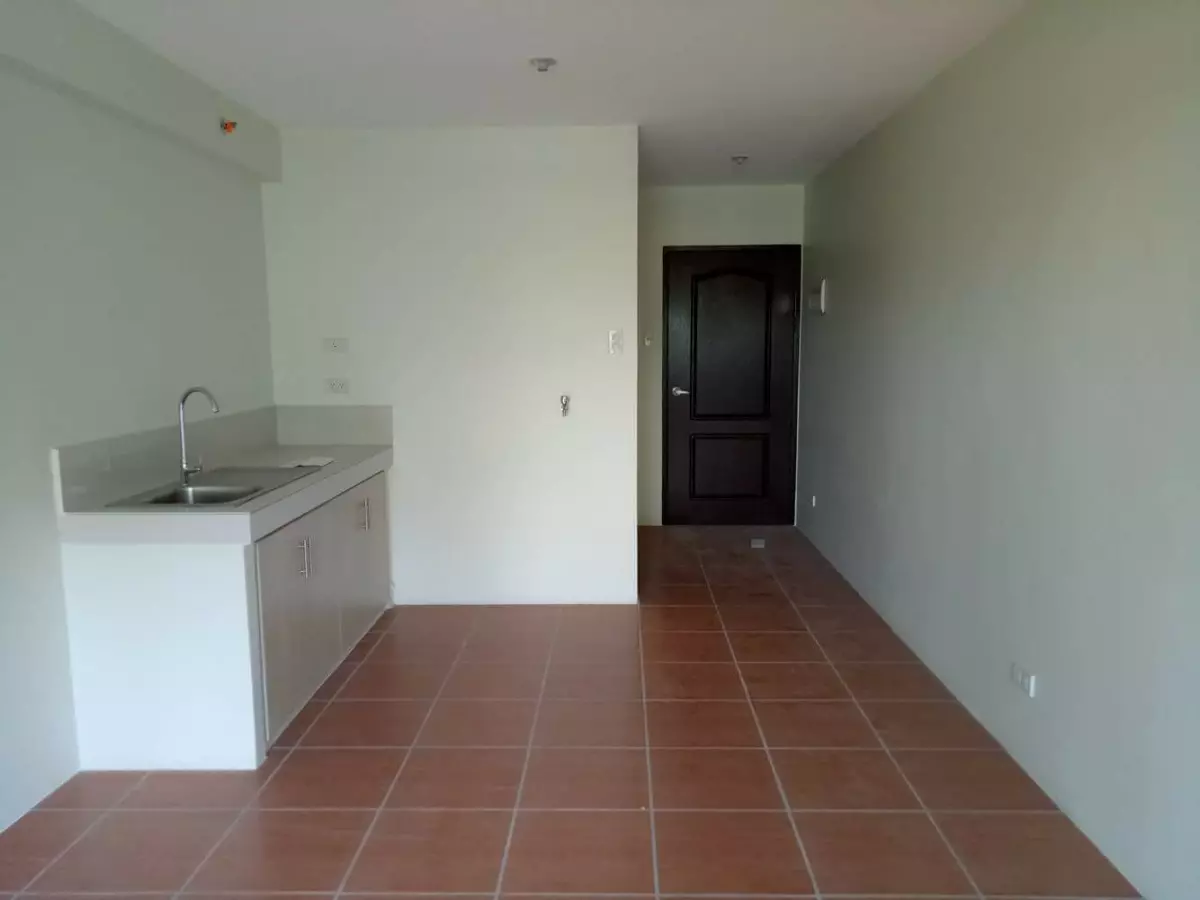ONE OASIS 2-BR CORNER UNIT WITH BALCONY AND PARKING LOT FOR SALE — 2 Bedrooms in Talomo, Davao City, Davao del Sur — Photo 3