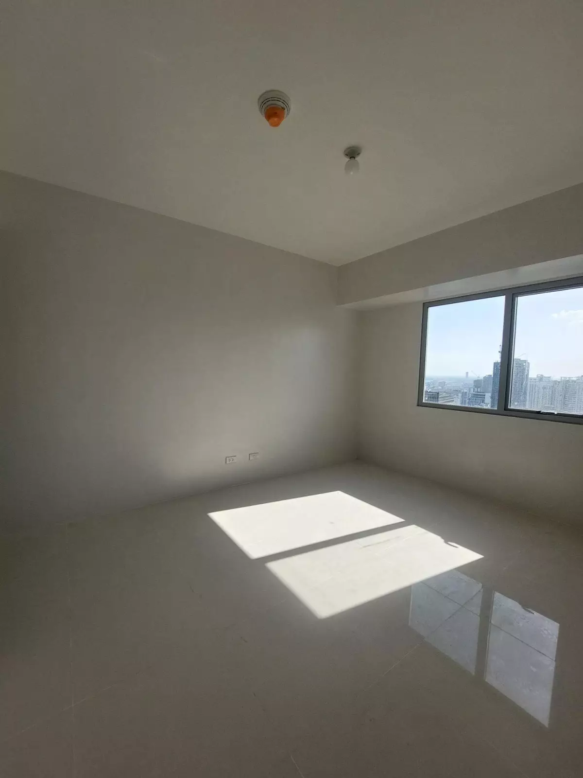 Open photo 15 of 19 — Taft East Gate 2Bedroom For Assume Save 7Million for the Current Price 
