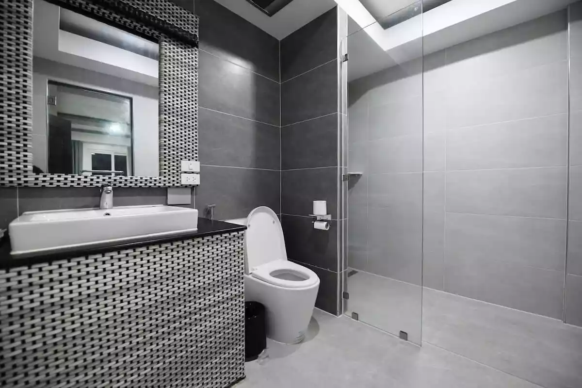 Open photo 13 of 21 — SACRIFICE SALE KOREAN HOTEL W/ POOL 24 ROOMS IN BANKAL, LAPU-LAPU
