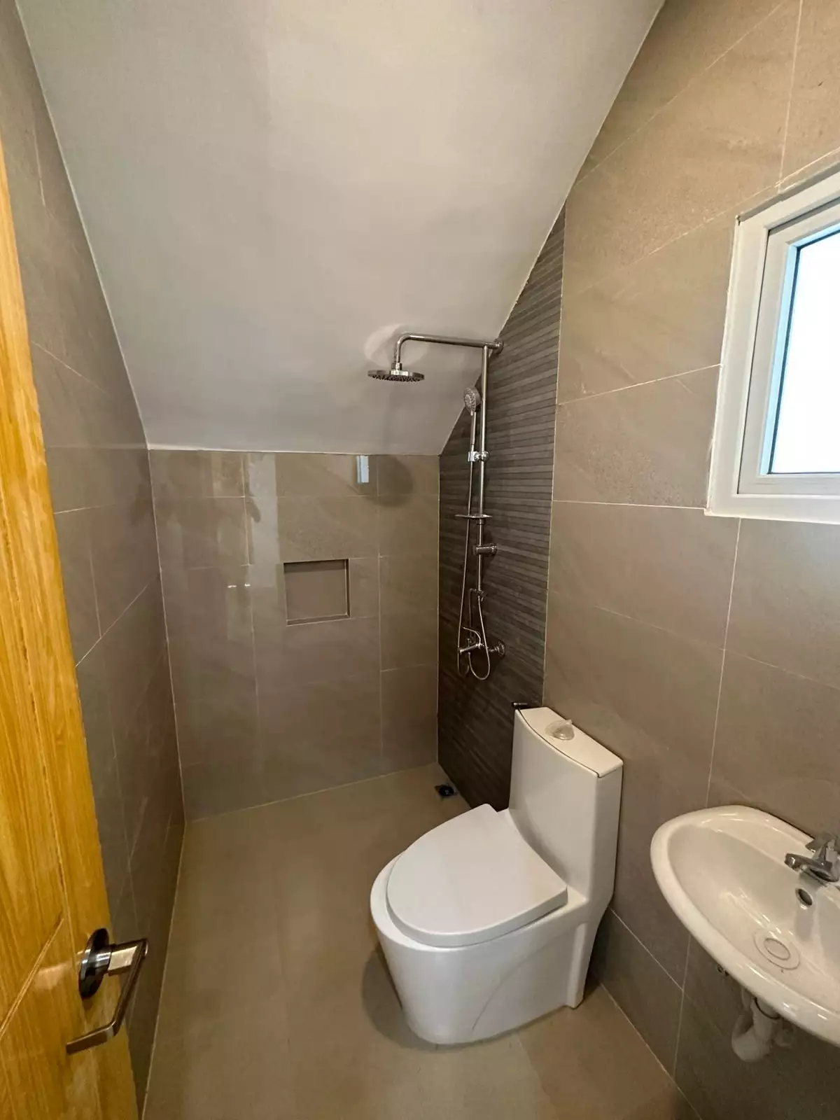 ESTELLA WOODS RESIDENCES - FRESNO — House and Lot in Cebu City, Cebu, Philippines — Photo 7