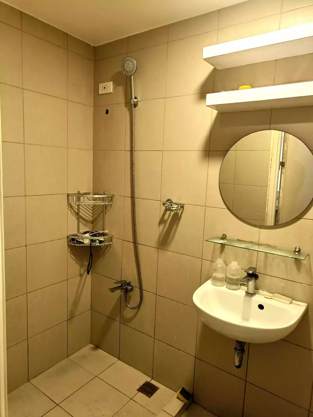 SEMI-FURNISHED STUDIO UNIT FOR RENT AT HAMPTON GARDENS, PASIG    - photo 5