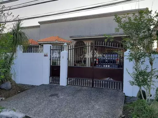 House and Lot Fully Furnished Corner with Car — House and Lot in Naga, Camarines Sur, Philippines — Photo 4