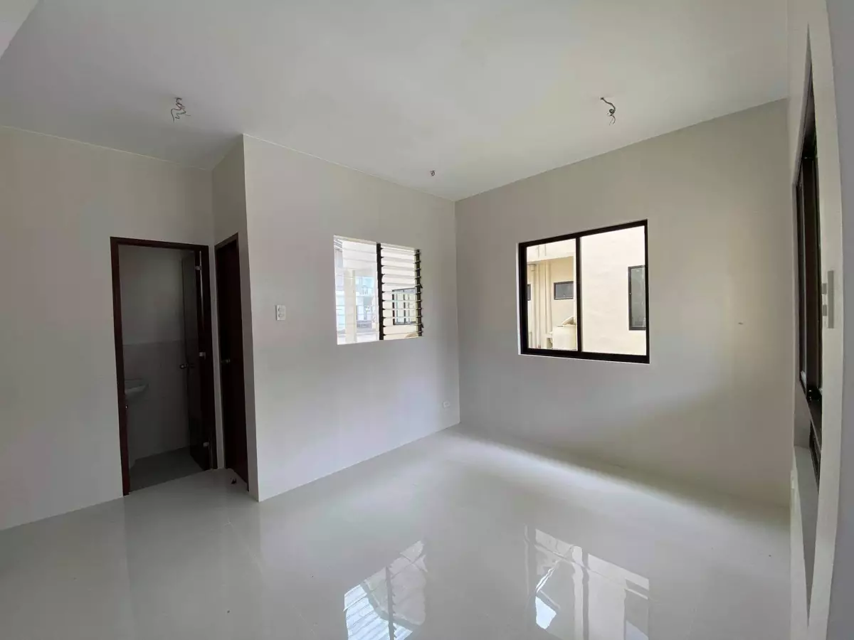 Serenis Townhouse End Unit for Assume - photo 6