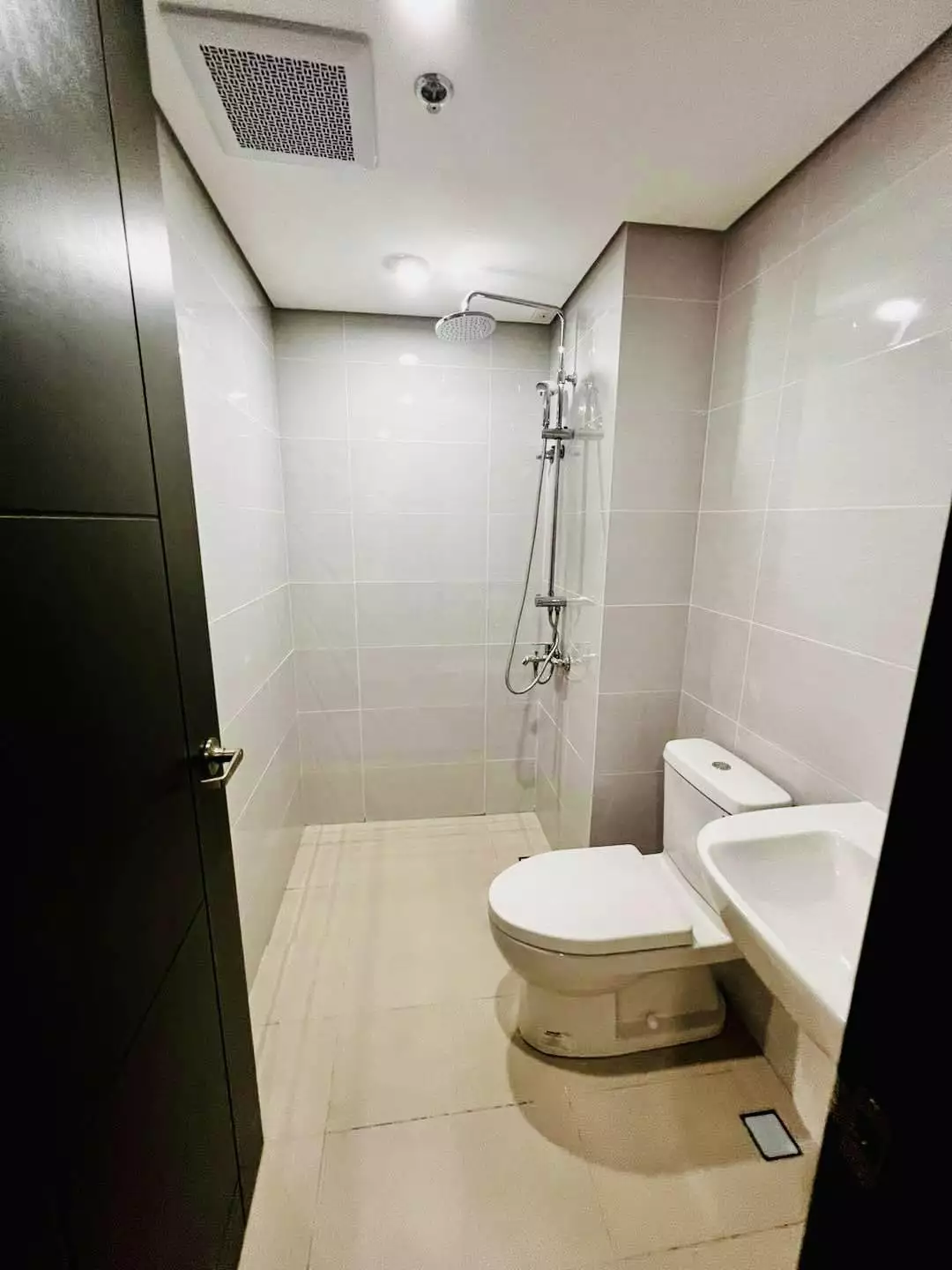 Rush Sale BIG STUDIO CONDO unit in BASELINE, JUANA OSMEÑA, CEBU CITY — Studio in Cebu City, Cebu, Philippines — Photo 5