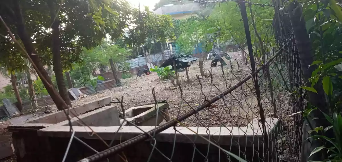 Ready to occupy corner lot townhouse near entrance gate for assume - photo 2