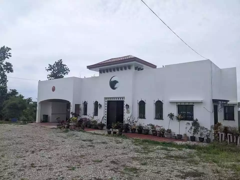 Perfect RETIREMENT HOME with spectacular mountain & ocean view! — Retirement House in Sipalay, Negros Occidental, Philippines — Photo 2