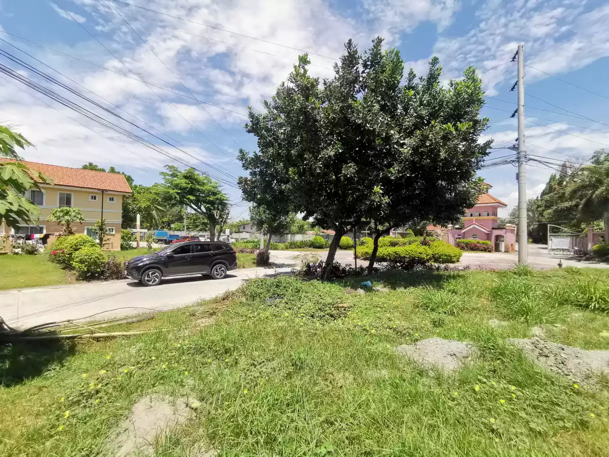 195sqm Lot at Entrance Corner Lot of Camella Gensan 