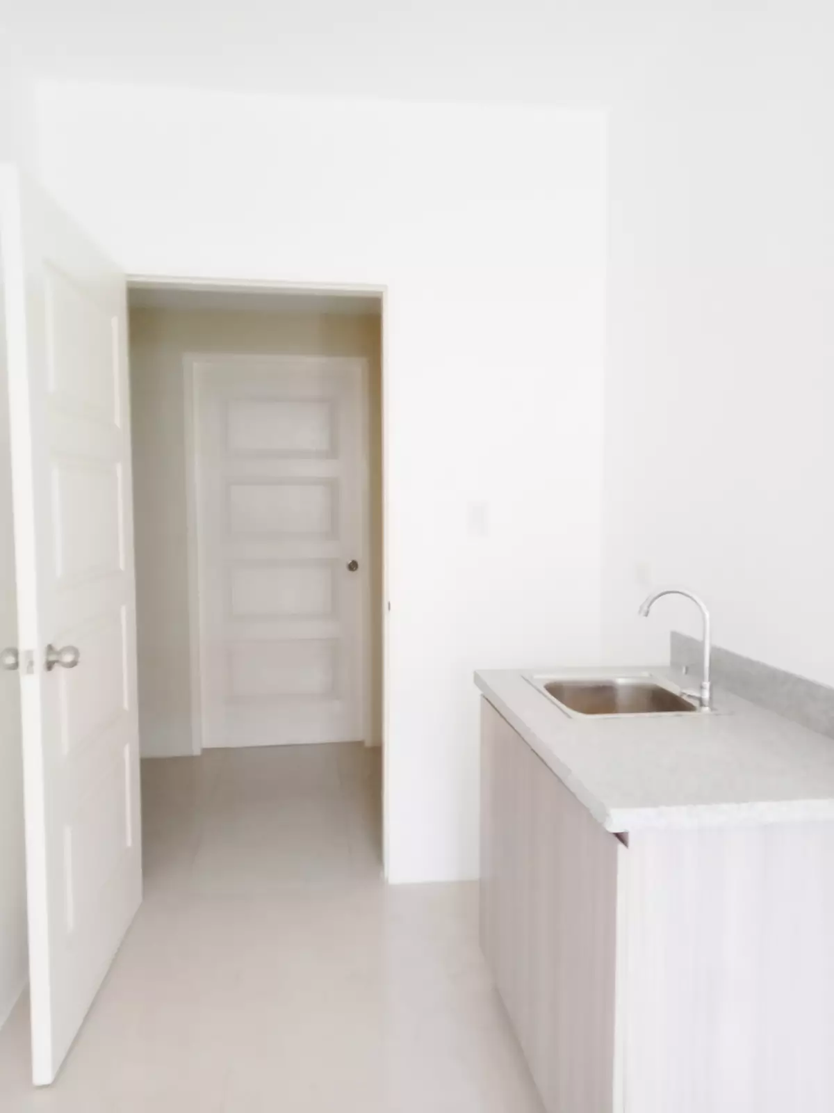 King Properties — Studio in Minglanilla, Cebu, Philippines — Photo 3