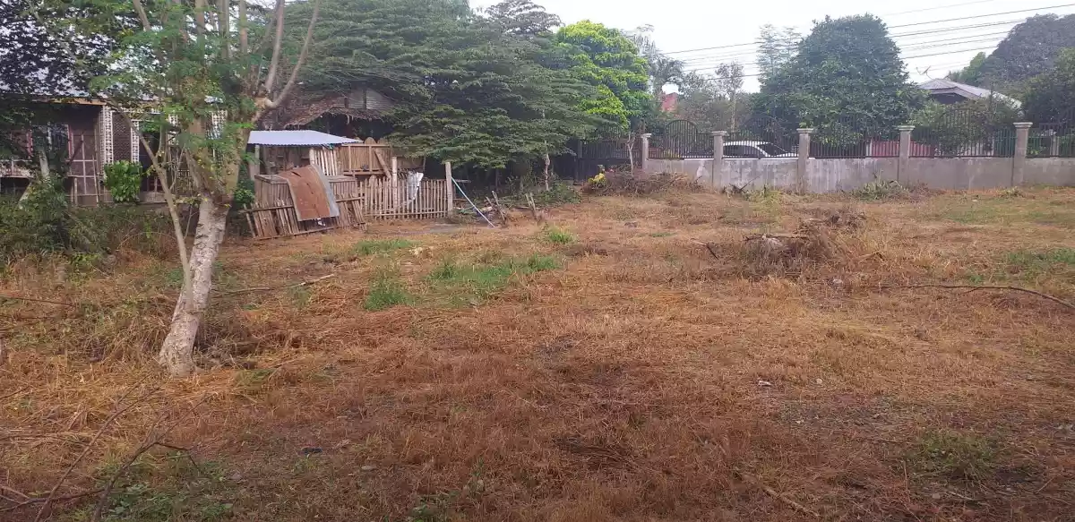 Lot for Sale : 1000 sqm with fence and gate in Morales Subdivision City Heights, GSC — Residential Lot in General Santos City, South Cotabato, Philippines — Photo 4