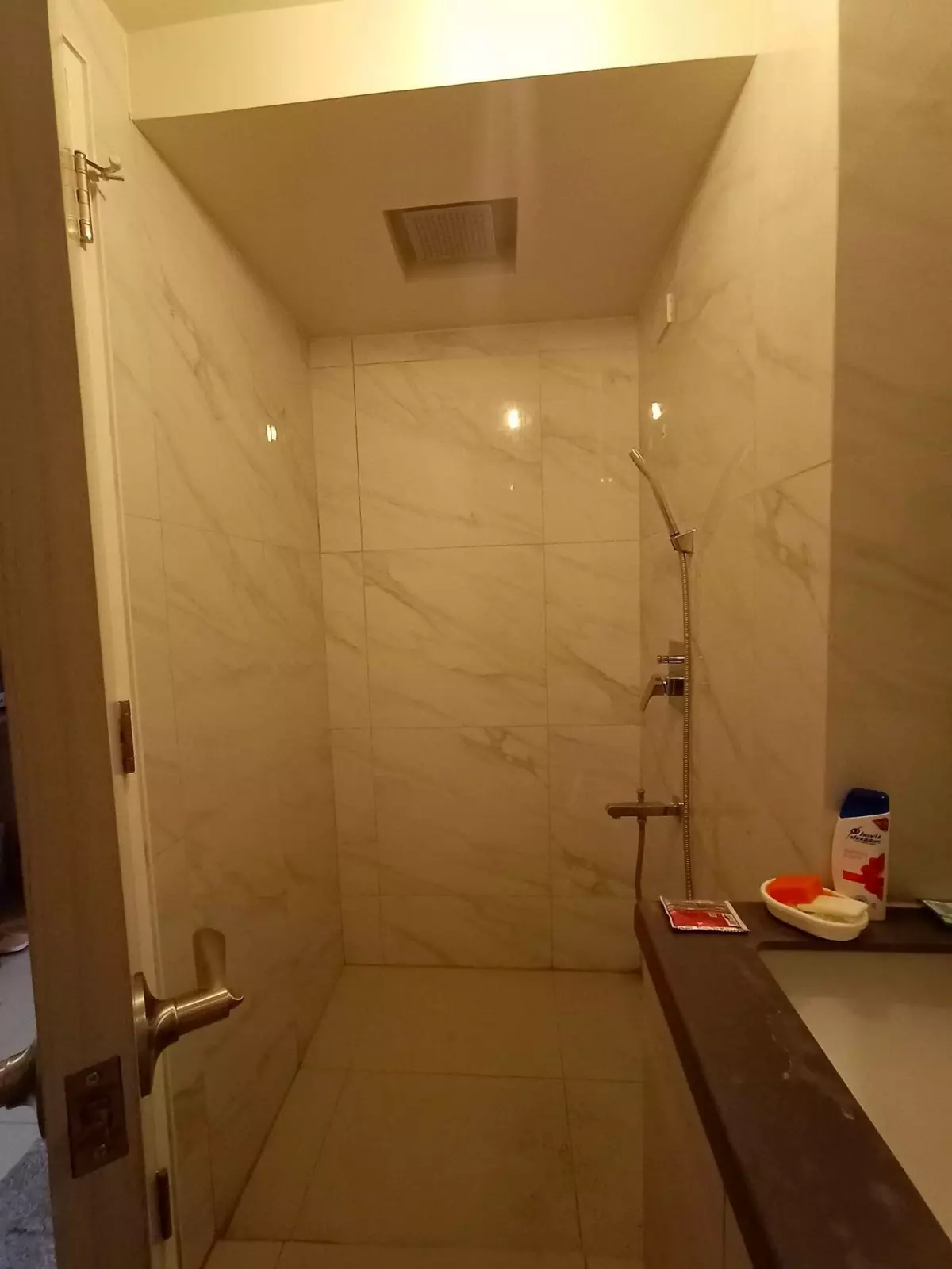 HIGH END STUDIO UNIT CONDOMINIUM — Studio in F.E. Zuellig Avenue, Mandaue City, Philippines — Photo 7
