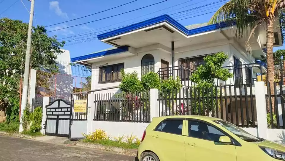 House and Lot  2-storey with balcony for Rent in a high end subdivision in Maribago, Lapu lapu City!!