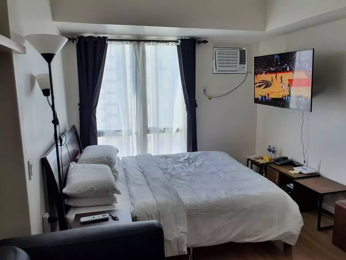 FULLY FURNISHED STUDIO UNIT WITH PARKING IN SOLINEA — Studio in Cebu City, Philippines — Photo 4
