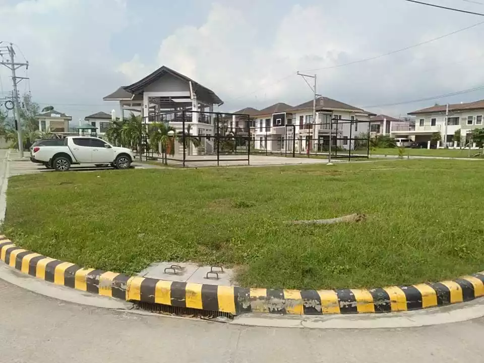 LOT FOR SALE @ZEN VIZKAYA RESIDENCES, MINGLANILLA  - photo 3