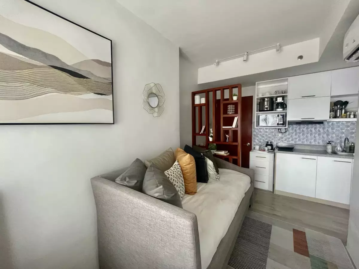 Unbeatable Investment Opportunity! This Airbnb-ready, 1-bedroom condominium unit in Bacolod's Mesavirre Garden Residences is fully furnished and ready to generate rental income — 1 Bedroom in Negros Occidental, Philippines — Photo 4
