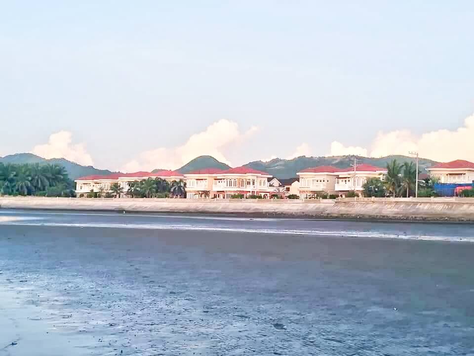 RUSH SALE Beachfront 5BR Single Detached House & Lot at Fonte di Versailles, Mingla near the Sea - photo 5
