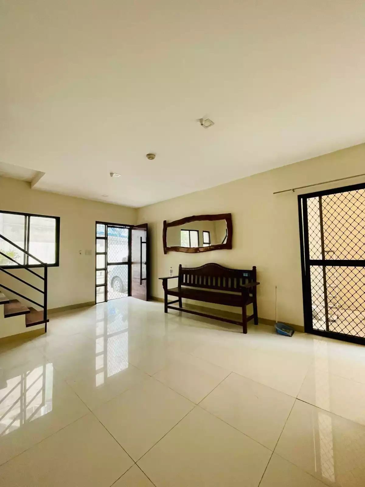 4 Bedrooms single attached house for rent in Canduman Mandaue City Cebu. Near Ateneo De Cebu — House and Lot in Mandaue City, Cebu, Philippines — Photo 7