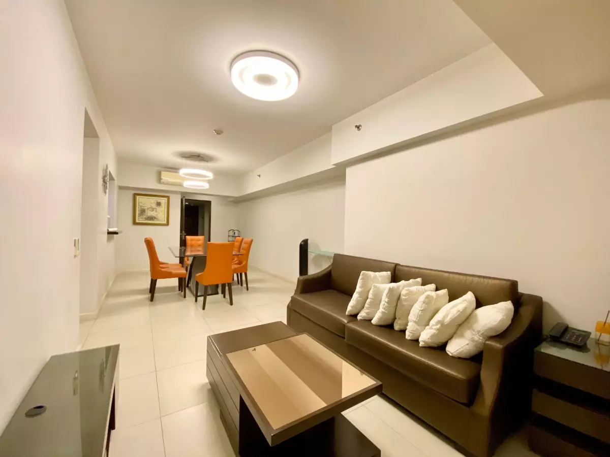 FOR RENT | 3BR UNIT w/ PARKING at The Red Oak at Two Serendra — 3 Bedrooms in McKinley Parkway, Taguig, Metro Manila — Photo 4