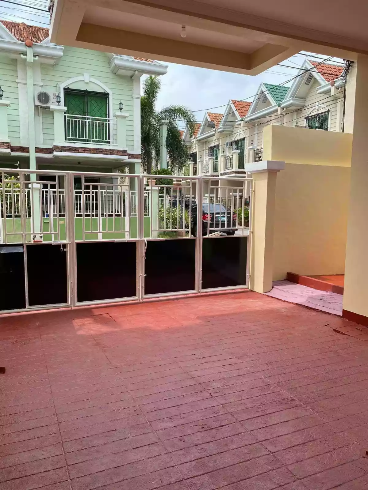3 Bedrooms Corner Lot Townhouse For SALE/ LEASE- Las Pinas, City — Townhouse in Las Pinas, Metro Manila, Philippines — Photo 7