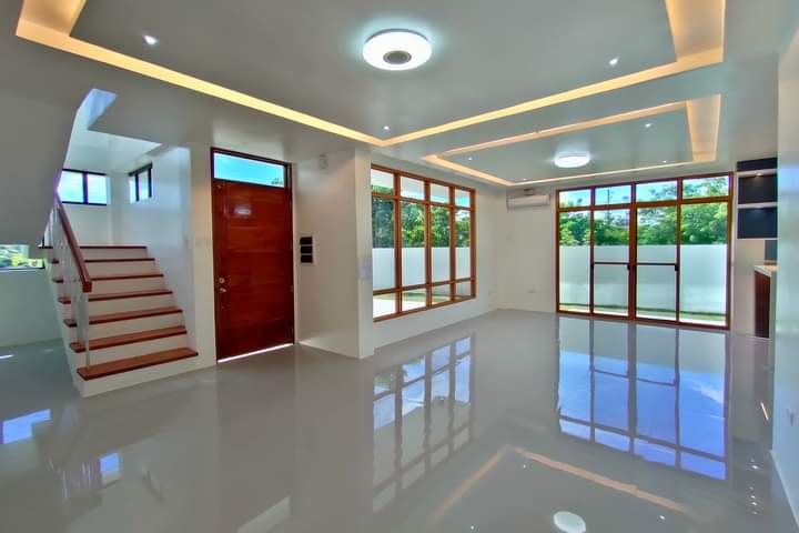 HOUSE & LOT - photo 3