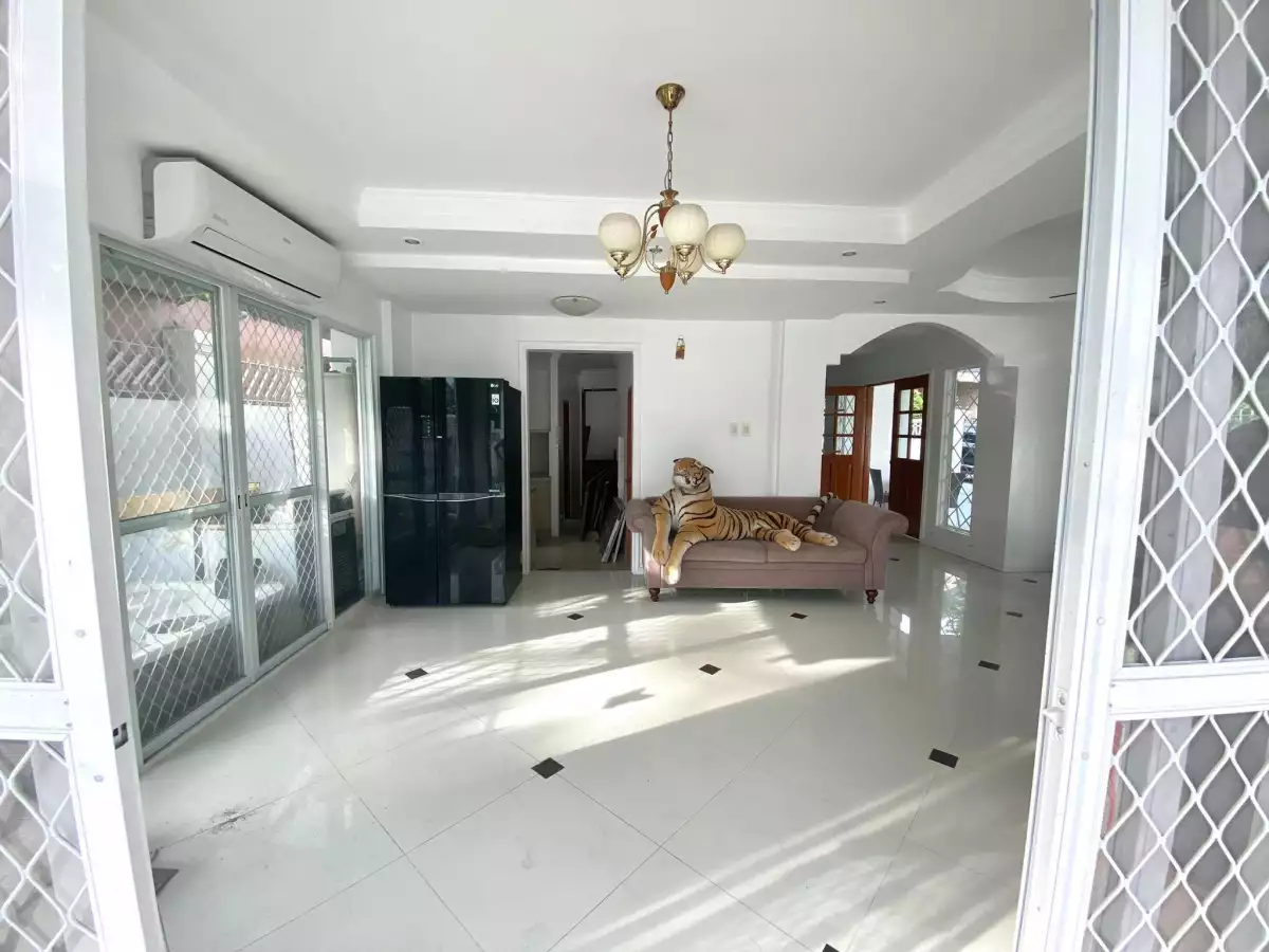 House and Lot with SWIMMING POOL in Greenwoods Subdivision - photo 4