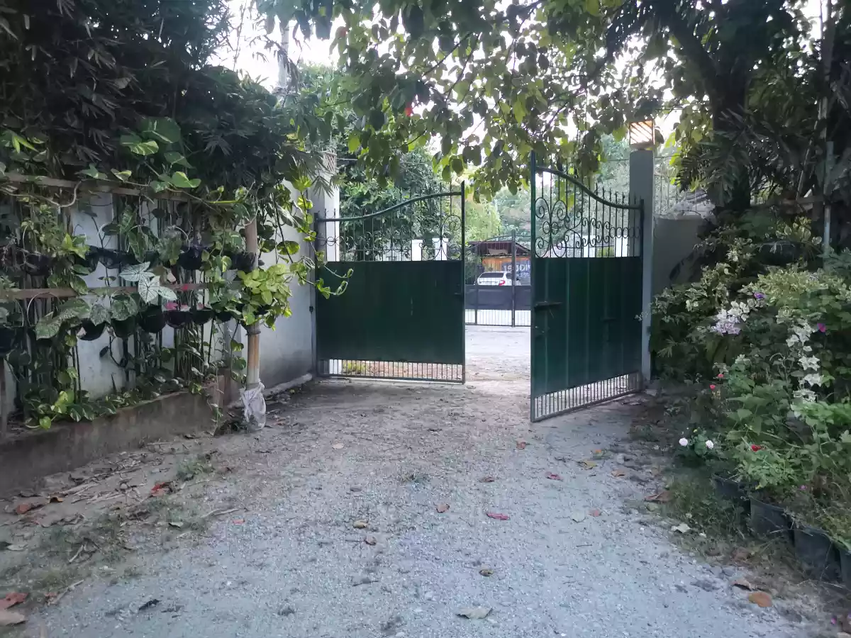 715sqm Six Bedroom House and Lot.  - photo 2