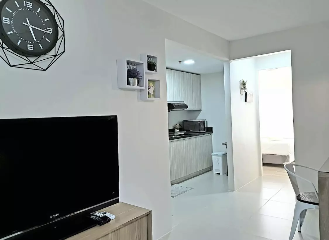 Fully Furnished 2Bedroom Unit at Amalfi with Balcony - photo 5