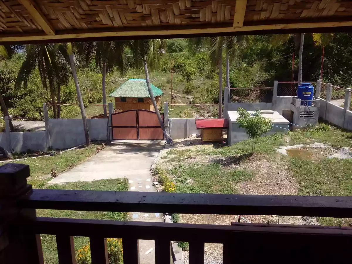 Beach/Cliff Lot with Native House - photo 4