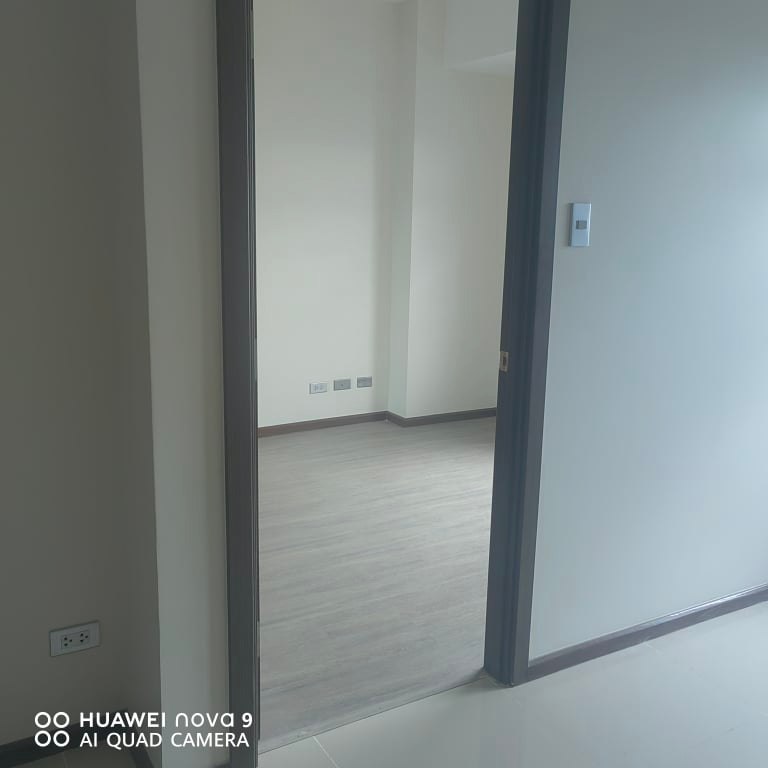 1 BEDROOM WITH BALCONY AND PARKING AT GALLERIA RESIDENCES FOR ASSUME — 1 Bedroom in Cebu City, Philippines — Photo 7