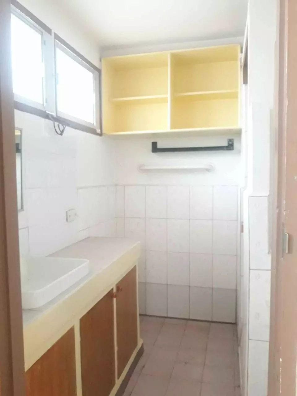 For Rent 3 Bedrooms Unfurnished  Bungalow House with Basement in  Mandaue city Cebu near J-Mall - photo 5