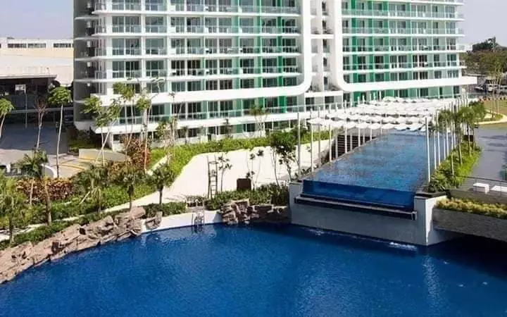 2 Bedrooms Condo Unit with Parking in Azure Urban Resort Residences — 2 Bedrooms in Marcelo Ave, Parañaque, Metro Manila — Photo 2