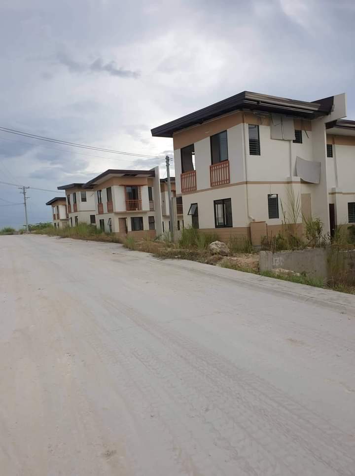 TOWNHOUSE A End unit — House and Lot in Cebu, Philippines — Photo 2