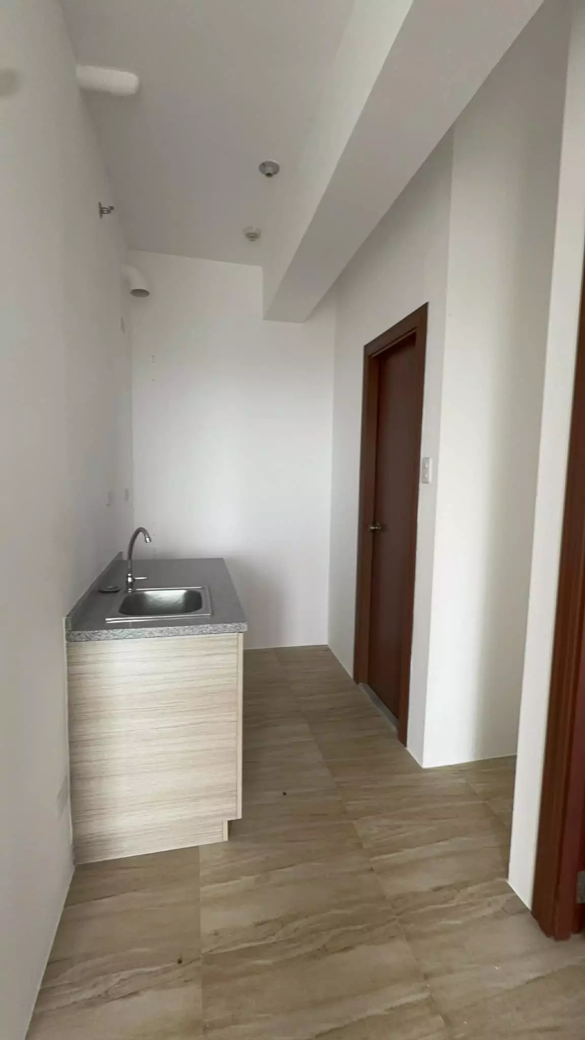 Hot Deal Alert: Sacrifice Sales - 1 Bedroom — 1 Bedroom in Banawa, Guadalupe, Cebu City — Photo 4