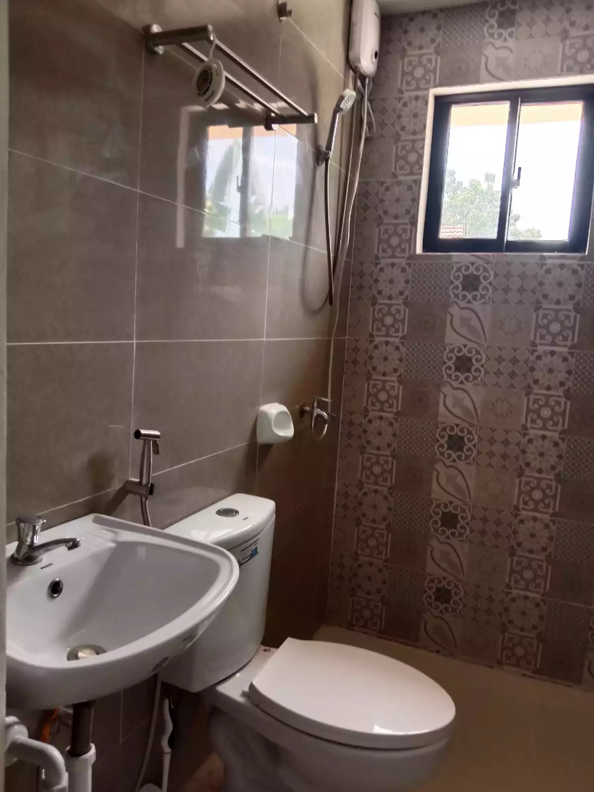 BRAND NEW HOUSE AND LOT FOR SALE!!! — House and Lot in Lapu-Lapu City, Cebu, Philippines — Photo 7
