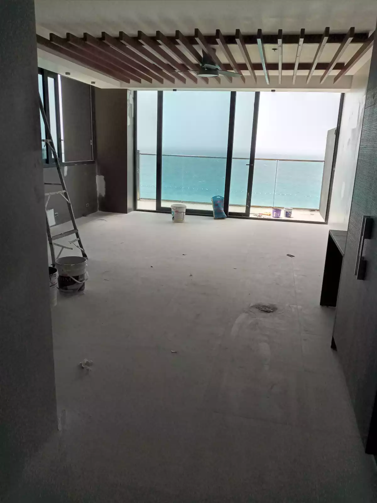 For Sale Studio Unit with balcony in the Reef Mactan Residences Beach front Condominium — 1 Bedroom in Lapu-Lapu City, Philippines — Photo 5