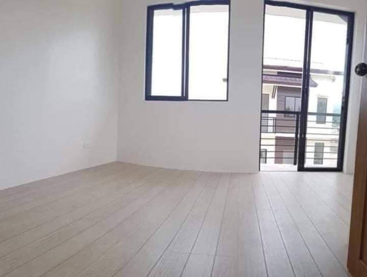 Mid unit Serenis South for Assume - photo 3