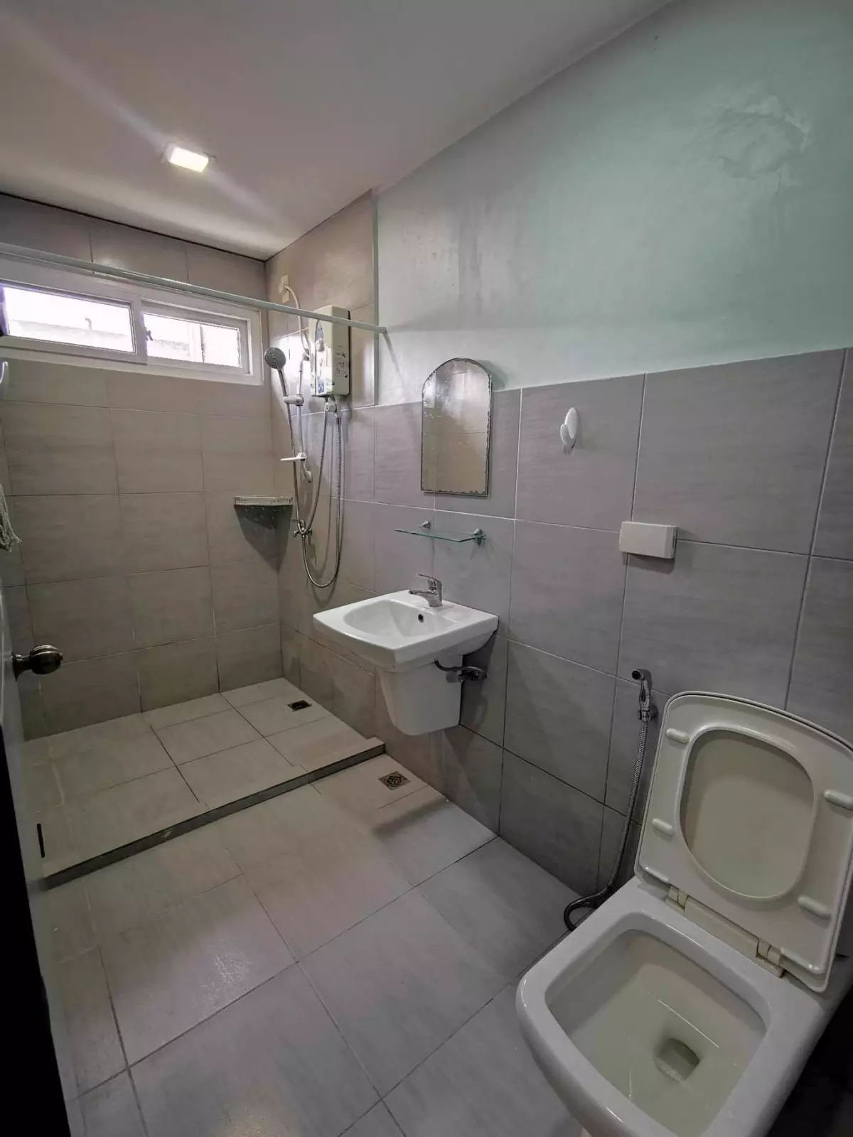Open photo 24 of 31 — Fully Furnished Townhouse inside Subdivision near Mactan Newtown for Sale