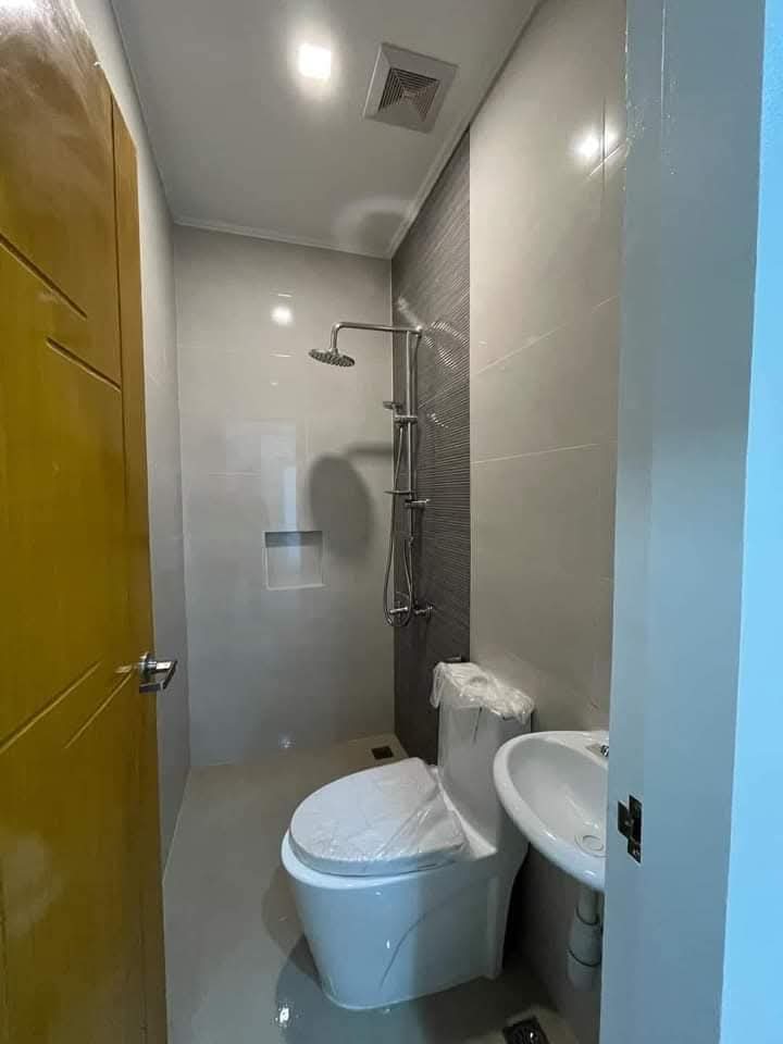 AMERICAN THEMED HOUSE & LOT FOR SALE – ESTELLE WOODS RESIDENCES - SPECIAL CORNER UNIT — House and Lot in Cebu City, Cebu, Philippines — Photo 7