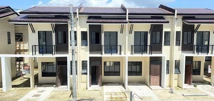 P300K ASSUME PRICE, TOWNHOUSE UNIT MID. SACRIFICE SALE! - photo 2