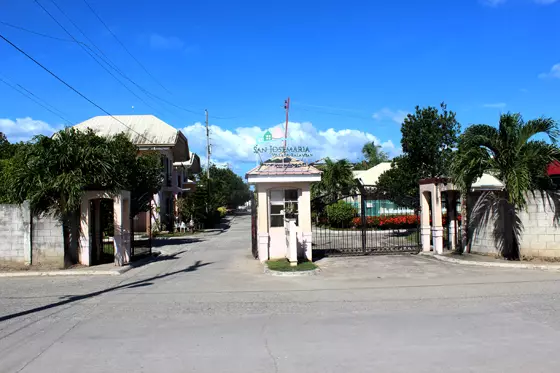 Sacrifice Sale House and Lot with free adjacent 114 sqm lot - photo 4