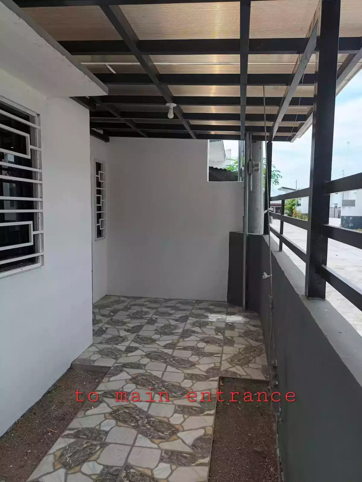 2BR Corner House & Lot in Windsor For Rent - photo 4