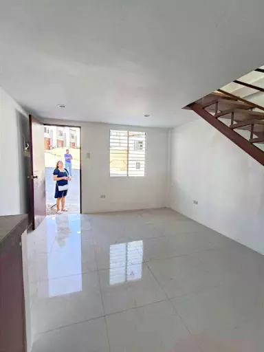 FOR ASSUME TOWNHOUSE IN LAGTANG, TALISAY CITY, CEBU — Townhouse in Talisay, Cebu, Philippines — Photo 4