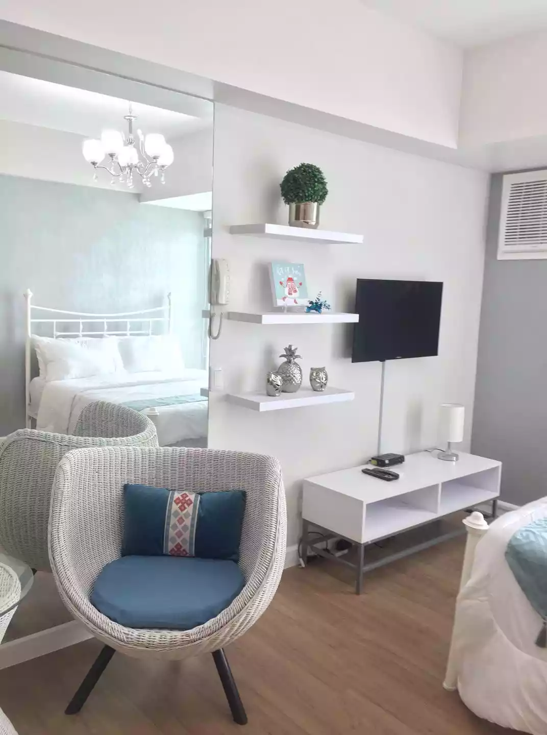 Fully Furnished Studio Unit Solinea Lazuli Tower 3 — Studio in Cebu City, Philippines — Photo 4