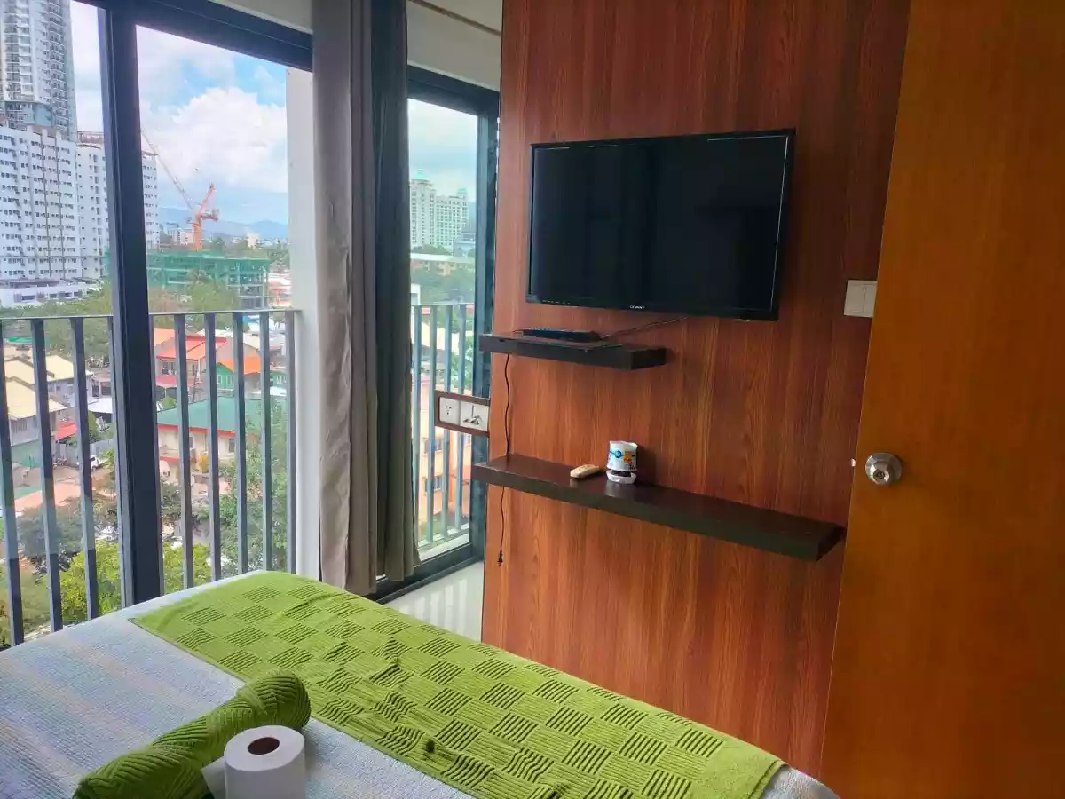 Lot 8 !Bedroom Condo Fully Furnished - photo 3