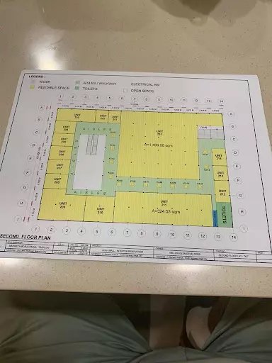 Open photo 12 of 25 — Leah Mall Space for Rent