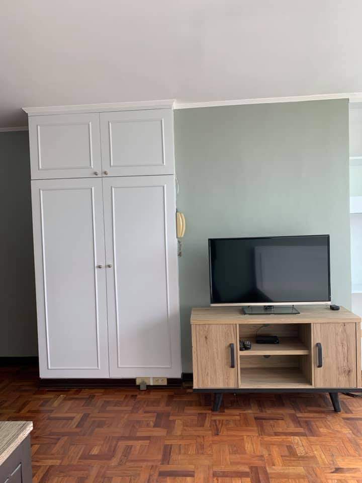 San Juan City - Studio 30sqm with parking for rent at Greenhills - photo 4