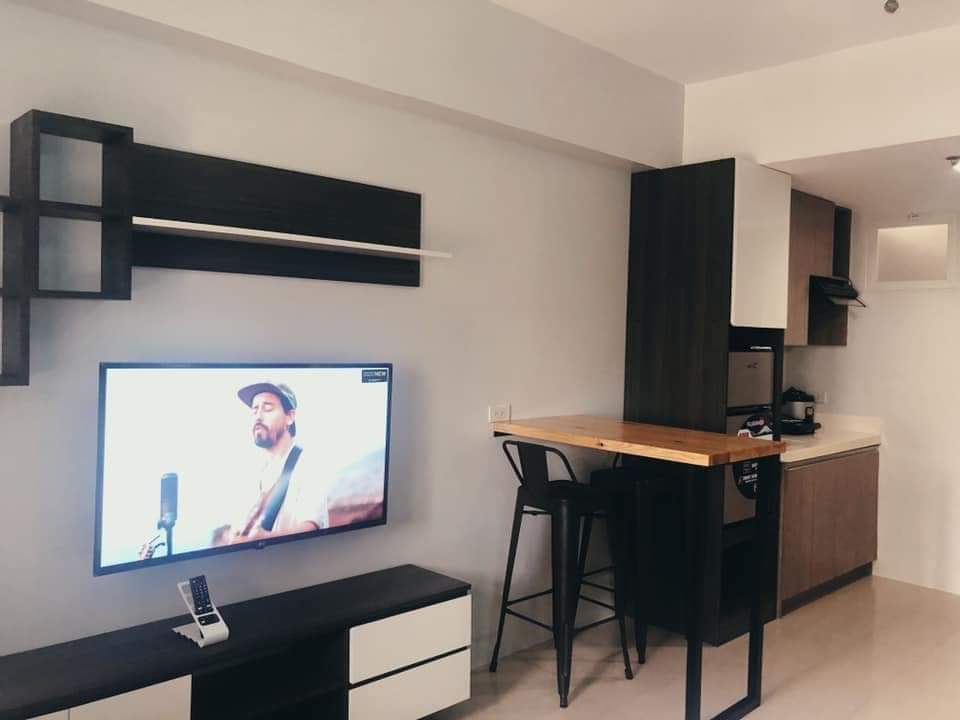 La guardia — Studio in Salinas Drive, Cebu City, Central Visayas — Photo 3