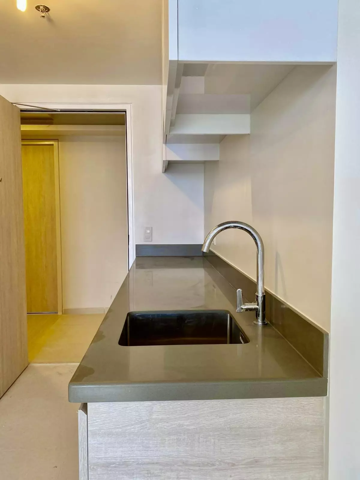 MANDANI BAY SEAVIEW STUDIO UNIT FOR SALE - photo 2