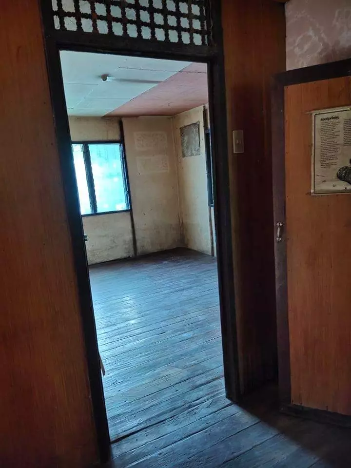 HOUSE & LOT - photo 3