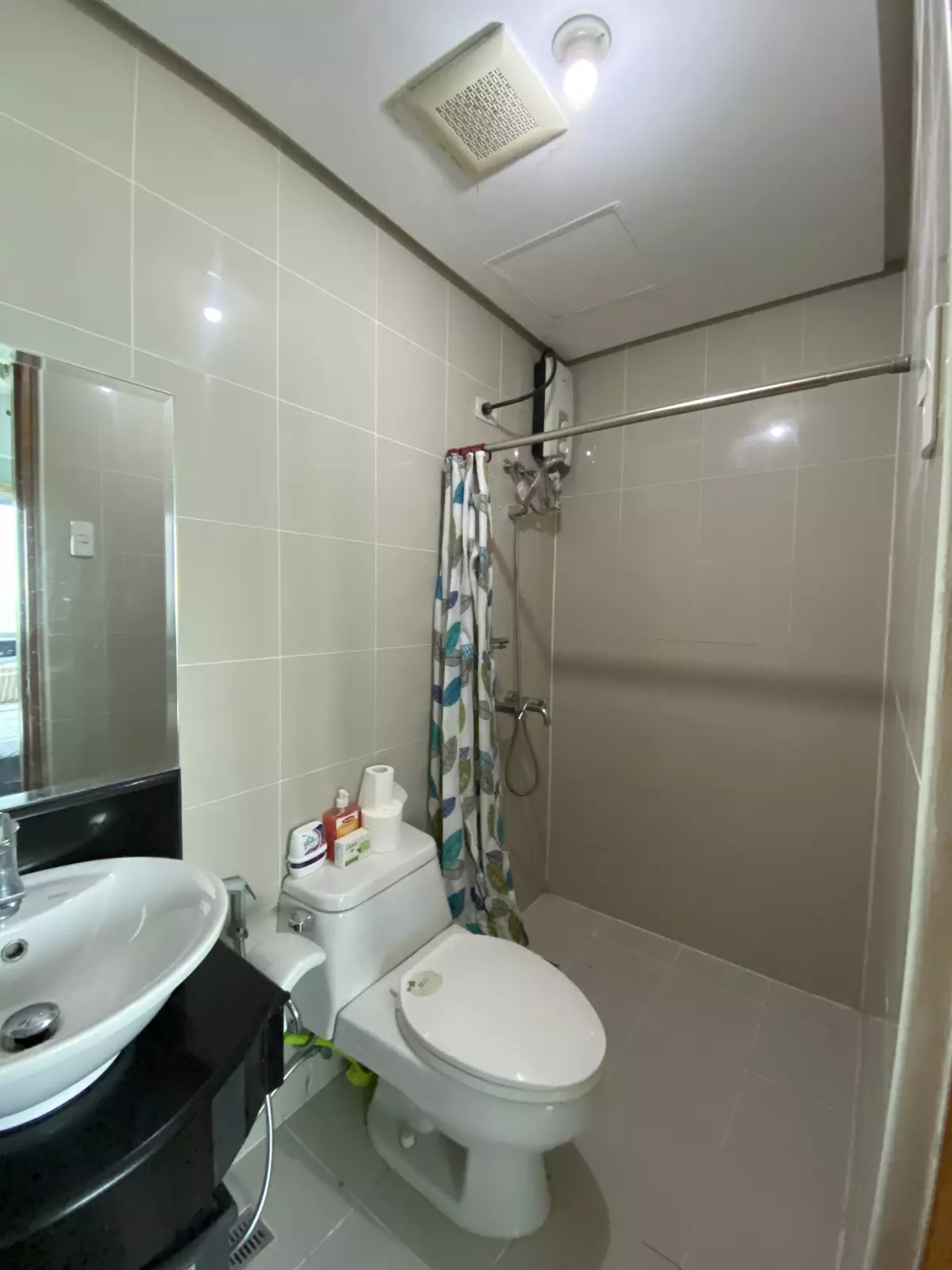 *A HOMEY 1 - BEDROOM UNIT with a GREAT VIEW - photo 4