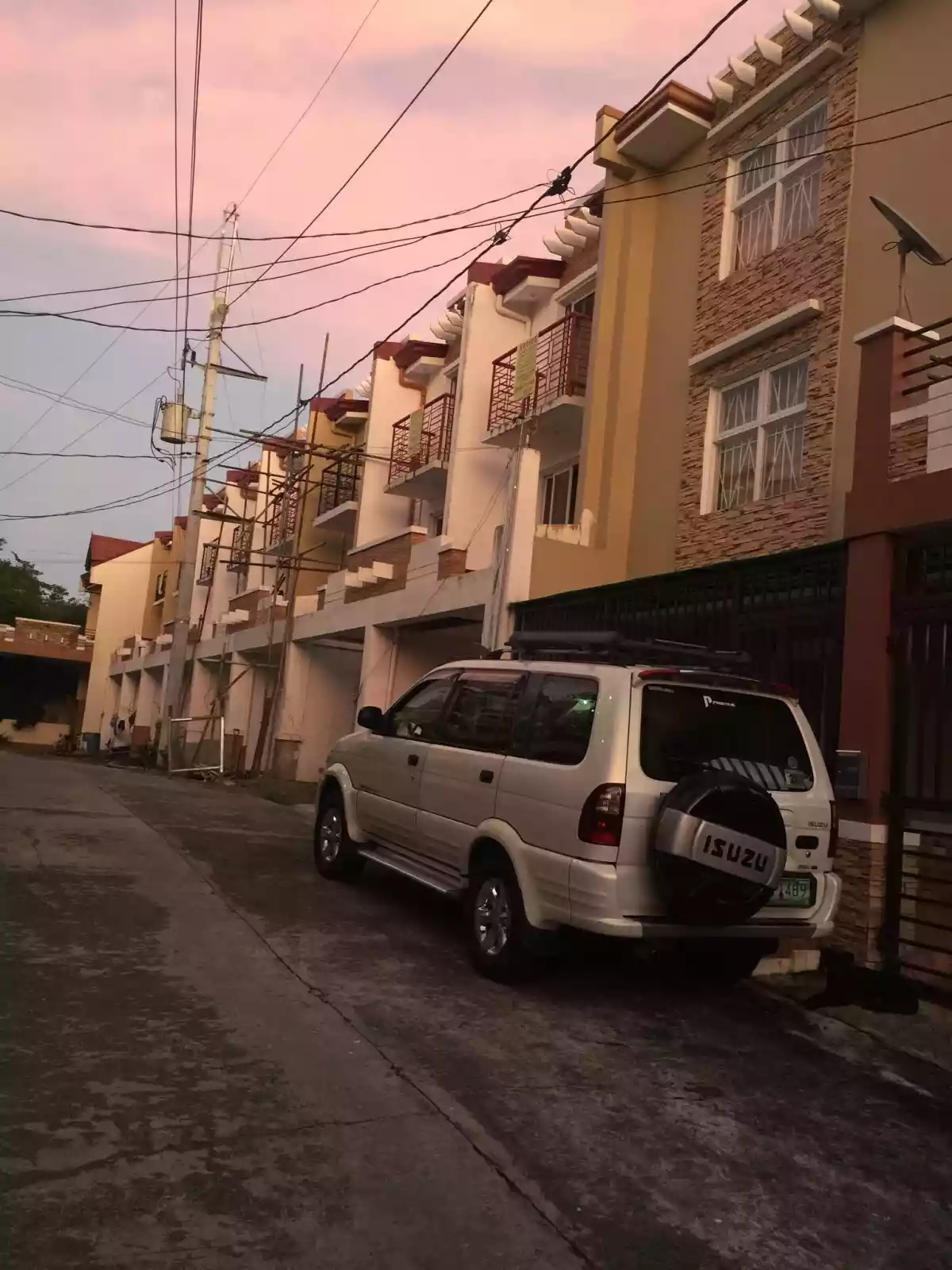 Open photo 14 of 15 — 3 Storey Townhouse BF Homes ParaÃ±aque City